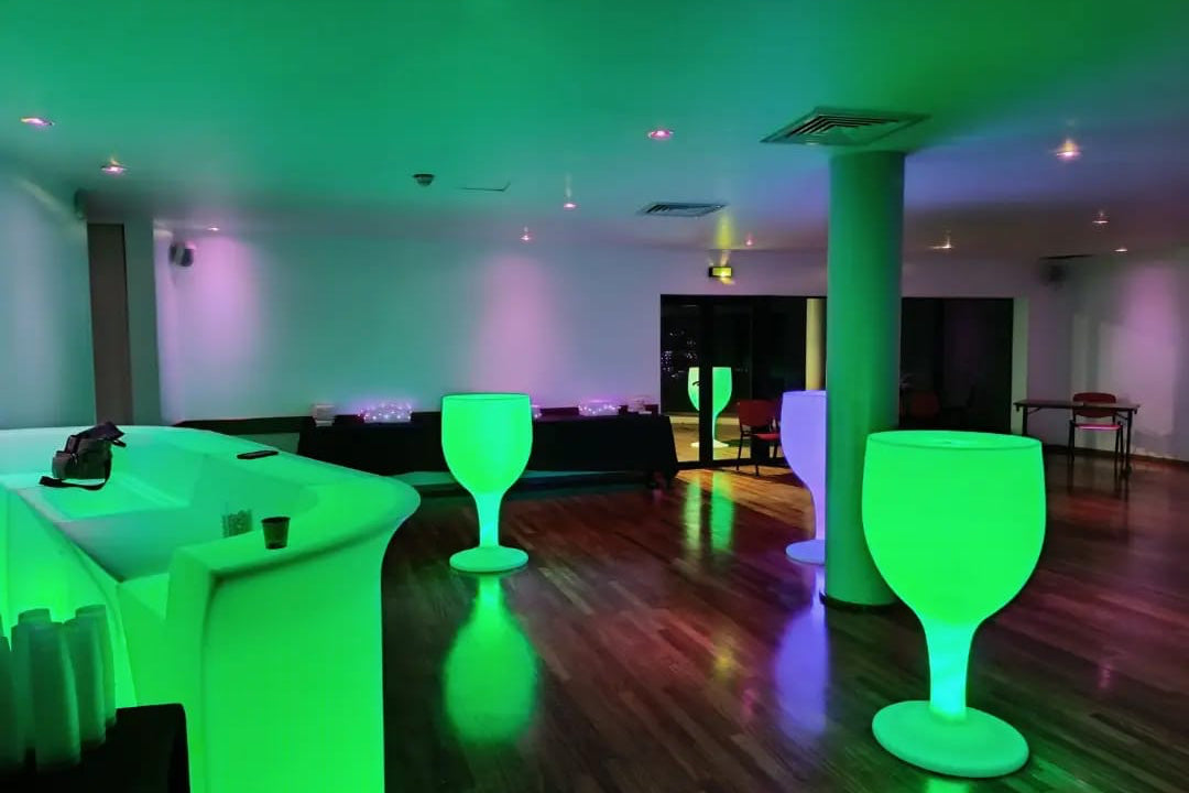 Location mobilier design lumineux