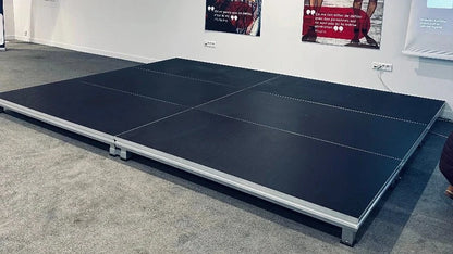 Location Scène 12m² Hauteur 20cm - GP LOCO EVENEMENT
