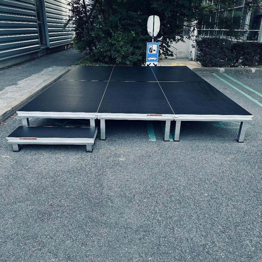 Location Scène 12m² Hauteur 40cm - GP LOCO EVENEMENT