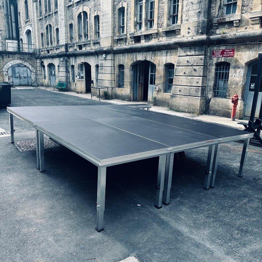Location Scène 12m² Hauteur 80cm - GP LOCO EVENEMENT
