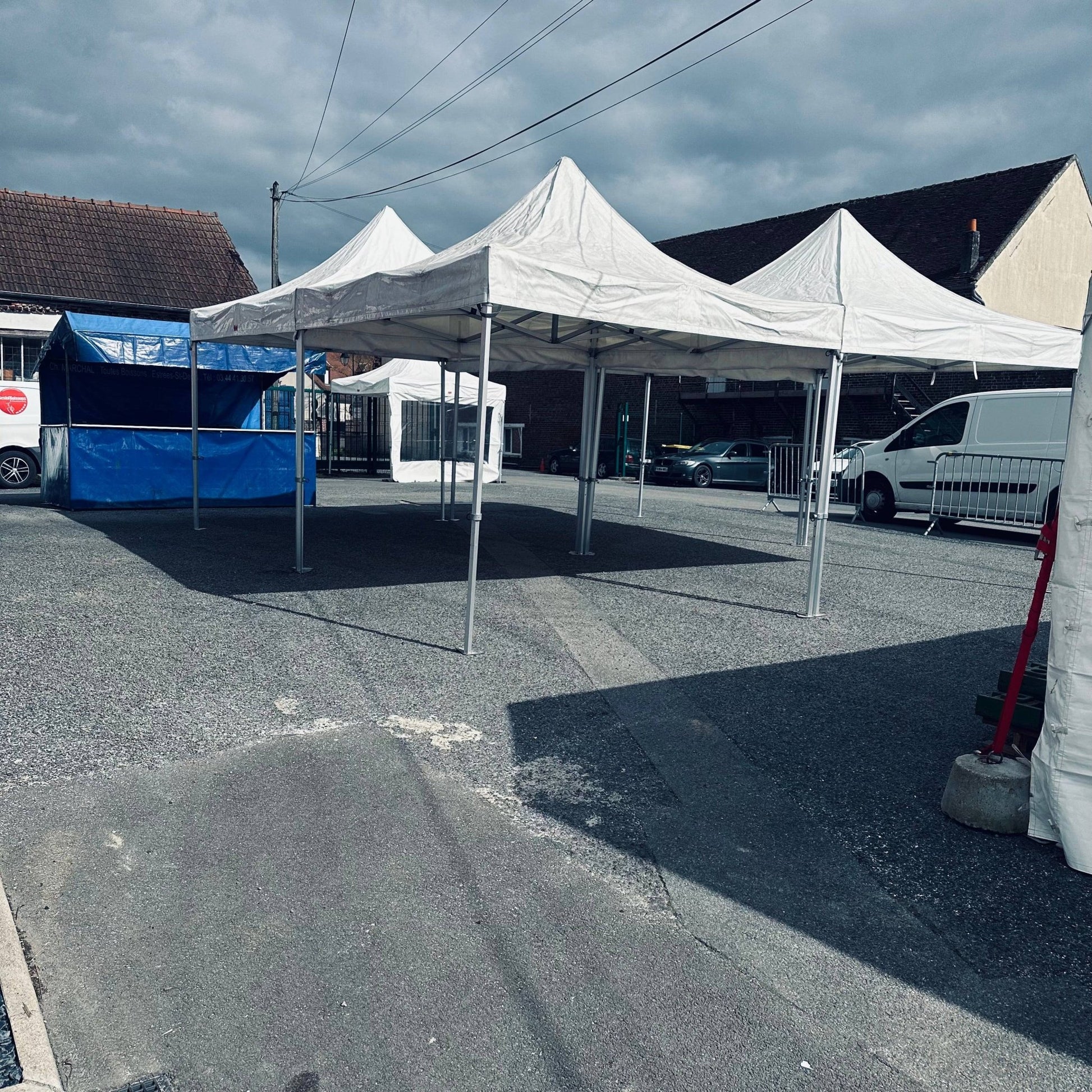 Location Tente Pliante PRO 3m x 3m Blanche - GP LOCO EVENEMENT