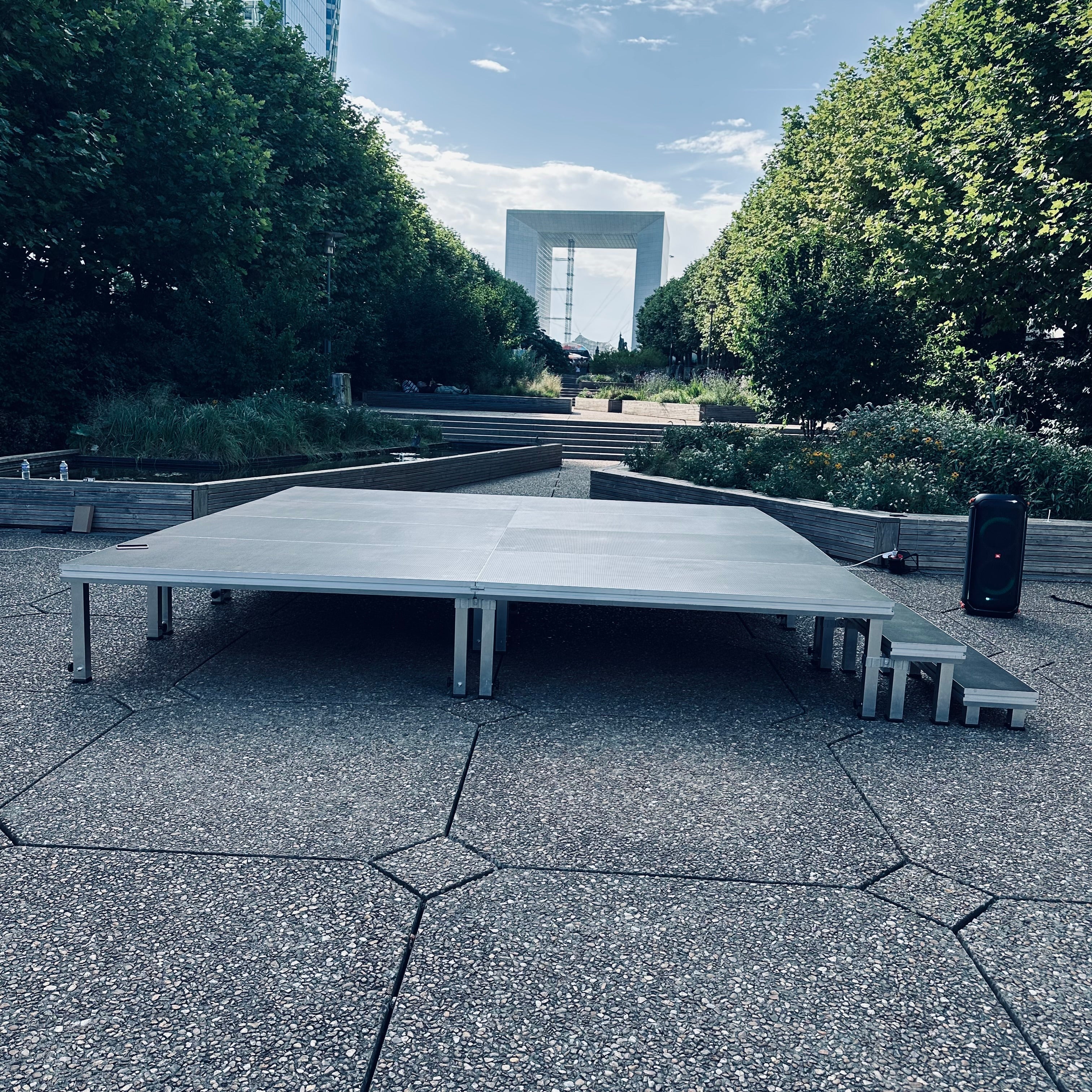 Scène professionnelle 20m² 5x4m hauteur 60cm pour concerts - Location IDF
